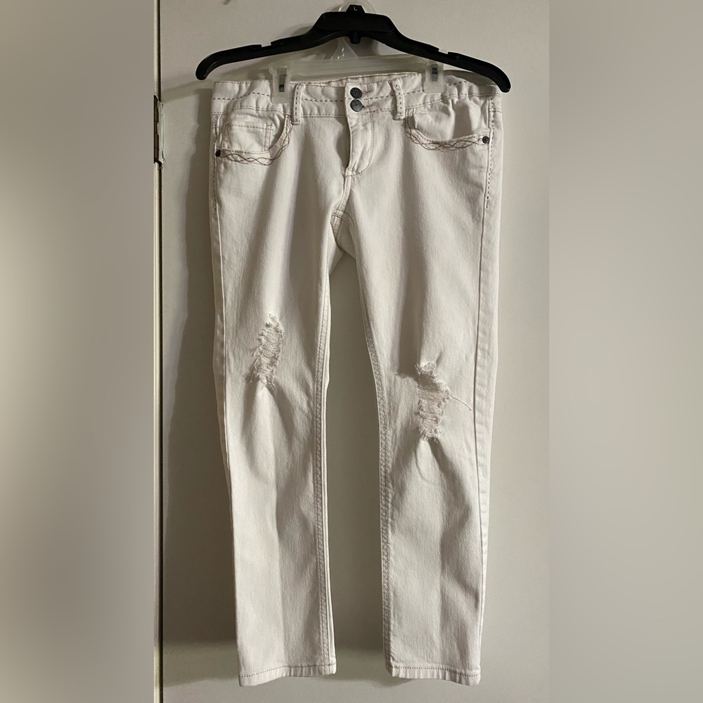 Mudd White Distressed Jeans size 9 low rise See pictures for measurements.